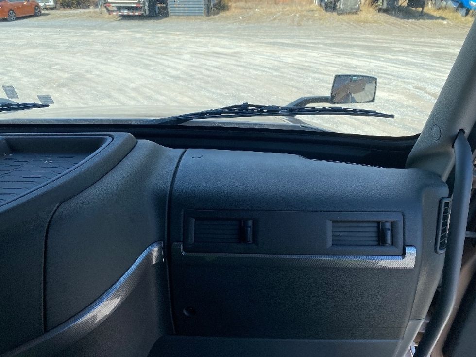 Sleeper Tractor-Heavy Duty Tractors-Volvo-2021-VNL64760-Morristown-TN-548,802\n\t\tmiles-$ 59,000 - Image 14