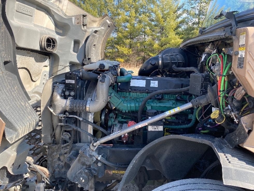 Sleeper Tractor-Heavy Duty Tractors-Volvo-2021-VNL64760-Morristown-TN-548,802\n\t\tmiles-$ 59,000 - Image 21