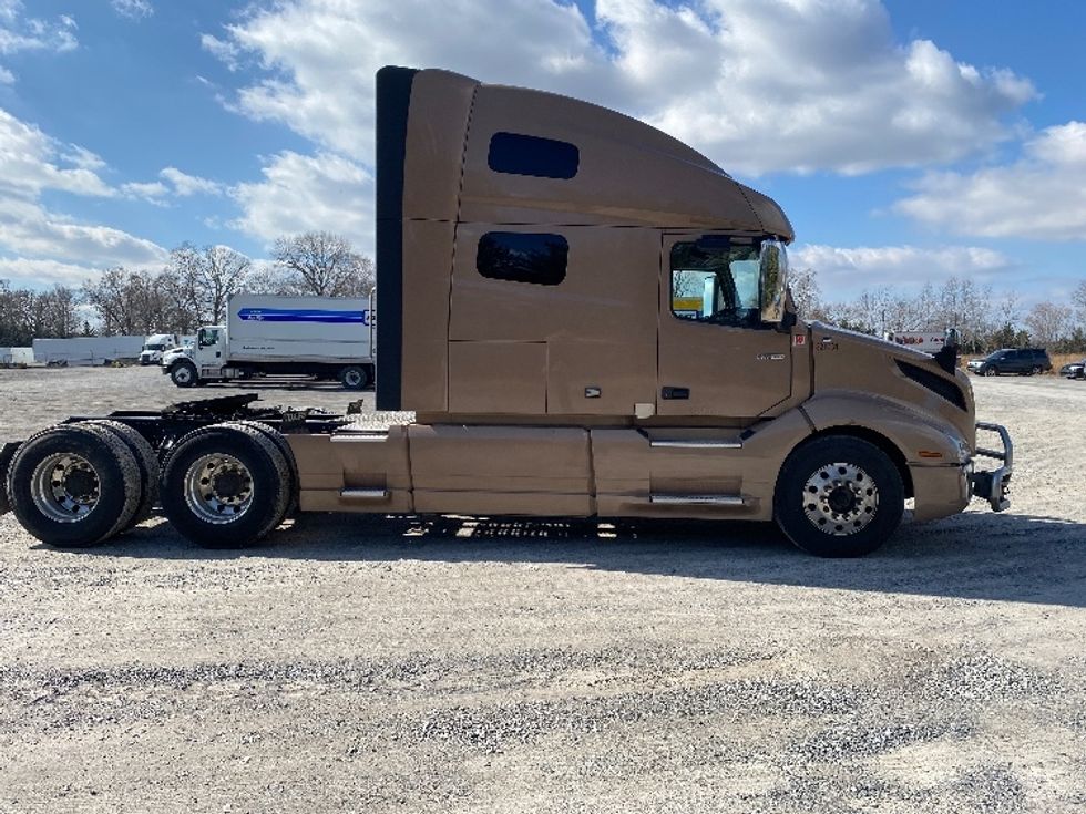Sleeper Tractor-Heavy Duty Tractors-Volvo-2021-VNL64760-Morristown-TN-548,802\n\t\tmiles-$ 59,000 - Image 8