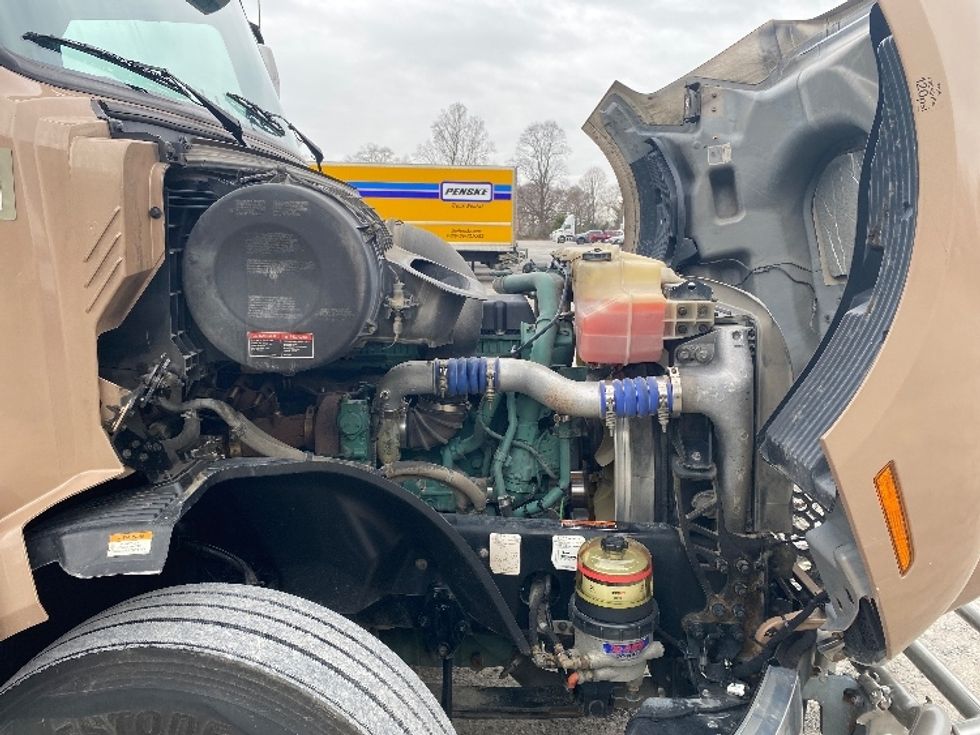 Sleeper Tractor-Heavy Duty Tractors-Volvo-2021-VNL64760-Morristown-TN-560,663\n\t\tmiles-$ 58,000 - Image 20