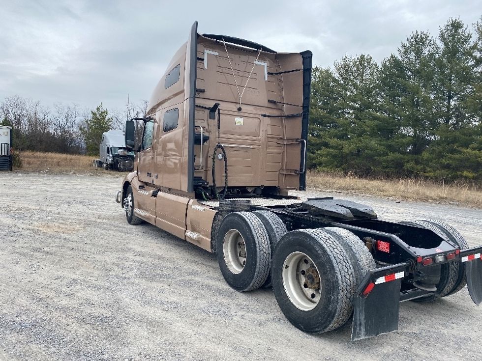 Sleeper Tractor-Heavy Duty Tractors-Volvo-2021-VNL64760-Morristown-TN-560,663\n\t\tmiles-$ 58,000 - Image 5