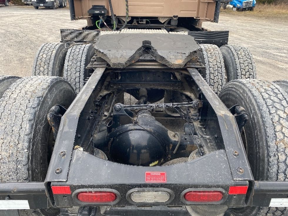 Sleeper Tractor-Heavy Duty Tractors-Volvo-2021-VNL64760-Morristown-TN-560,663\n\t\tmiles-$ 58,000 - Image 6