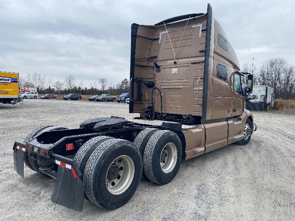 Sleeper Tractor-Heavy Duty Tractors-Volvo-2021-VNL64760-Morristown-TN-560,663\n\t\tmiles-$ 58,000 - Image 7