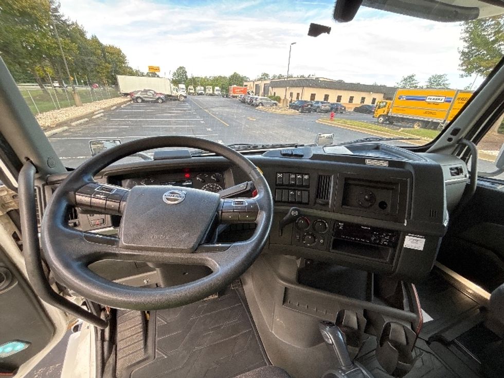 Sleeper Tractor-Heavy Duty Tractors-Volvo-2021-VNL64760-New Castle-DE-493,494\n\t\tmiles-$ 76,250 - Image 11