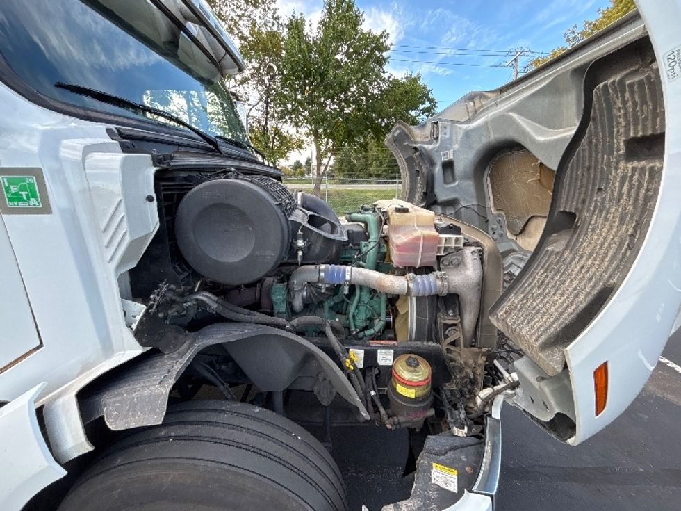 Sleeper Tractor-Heavy Duty Tractors-Volvo-2021-VNL64760-New Castle-DE-493,494\n\t\tmiles-$ 76,250 - Image 20