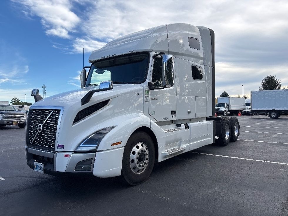 Sleeper Tractor-Heavy Duty Tractors-Volvo-2021-VNL64760-New Castle-DE-493,494\n\t\tmiles-$ 76,250 - Image 3