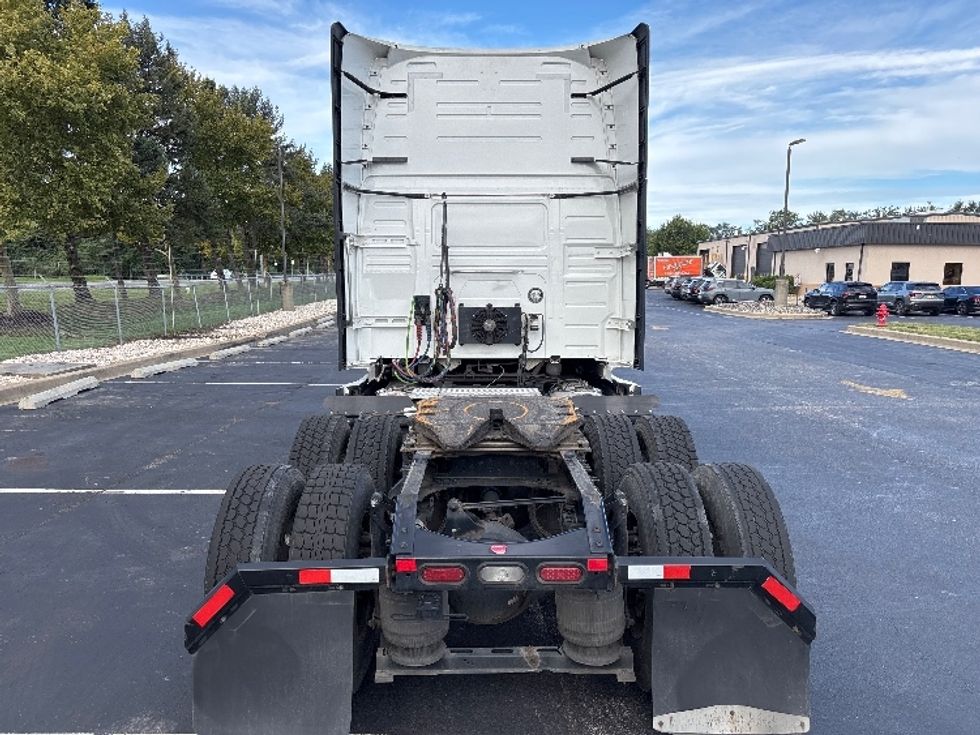 Sleeper Tractor-Heavy Duty Tractors-Volvo-2021-VNL64760-New Castle-DE-493,494\n\t\tmiles-$ 76,250 - Image 6