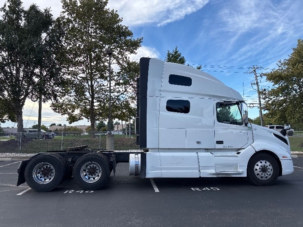 Sleeper Tractor-Heavy Duty Tractors-Volvo-2021-VNL64760-New Castle-DE-493,494\n\t\tmiles-$ 76,250 - Image 8