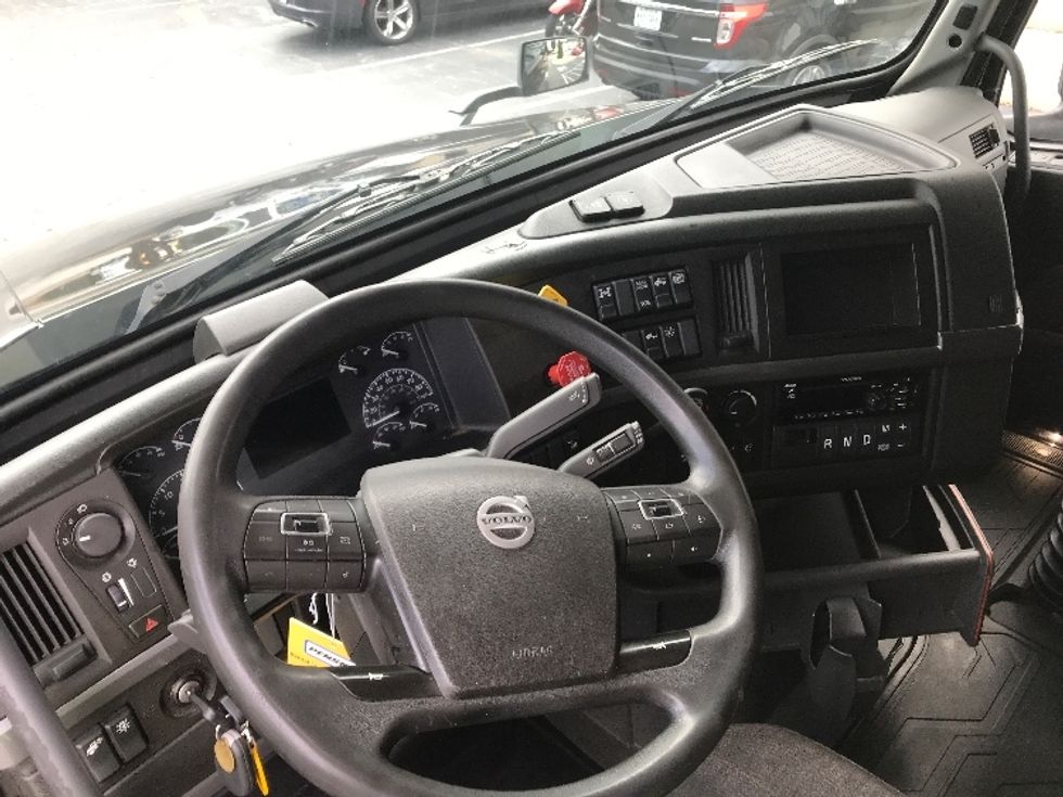Sleeper Tractor-Heavy Duty Tractors-Volvo-2021-VNL64760-Newport News-VA-504,141\n\t\tmiles-$ 66,500 - Image 11