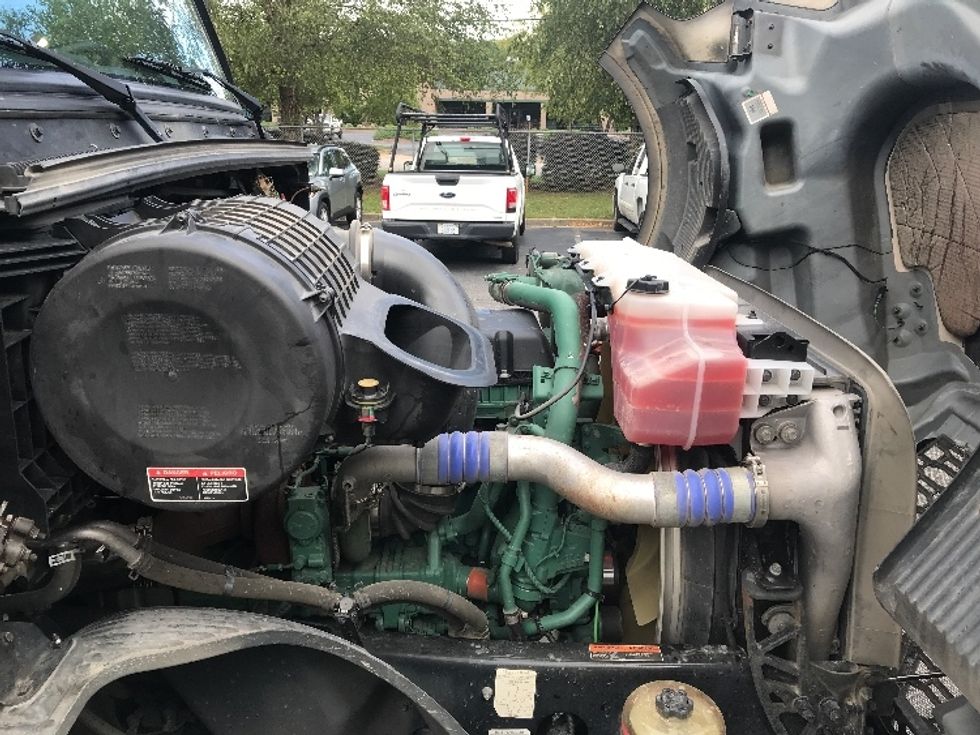 Sleeper Tractor-Heavy Duty Tractors-Volvo-2021-VNL64760-Newport News-VA-504,141\n\t\tmiles-$ 66,500 - Image 20