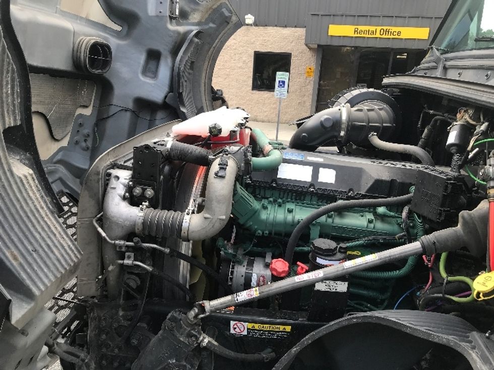 Sleeper Tractor-Heavy Duty Tractors-Volvo-2021-VNL64760-Newport News-VA-504,141\n\t\tmiles-$ 66,500 - Image 21