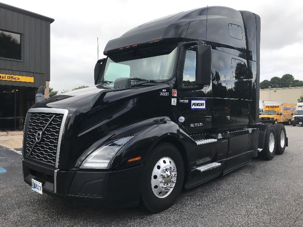 Sleeper Tractor-Heavy Duty Tractors-Volvo-2021-VNL64760-Newport News-VA-504,141\n\t\tmiles-$ 66,500 - Image 3