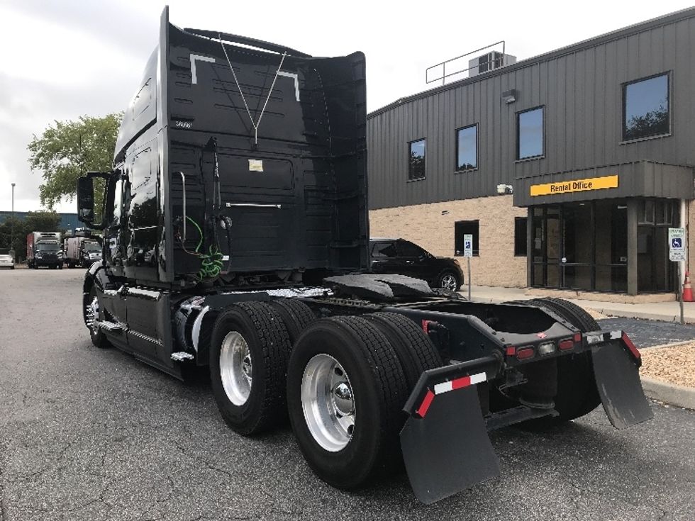 Sleeper Tractor-Heavy Duty Tractors-Volvo-2021-VNL64760-Newport News-VA-504,141\n\t\tmiles-$ 66,500 - Image 5