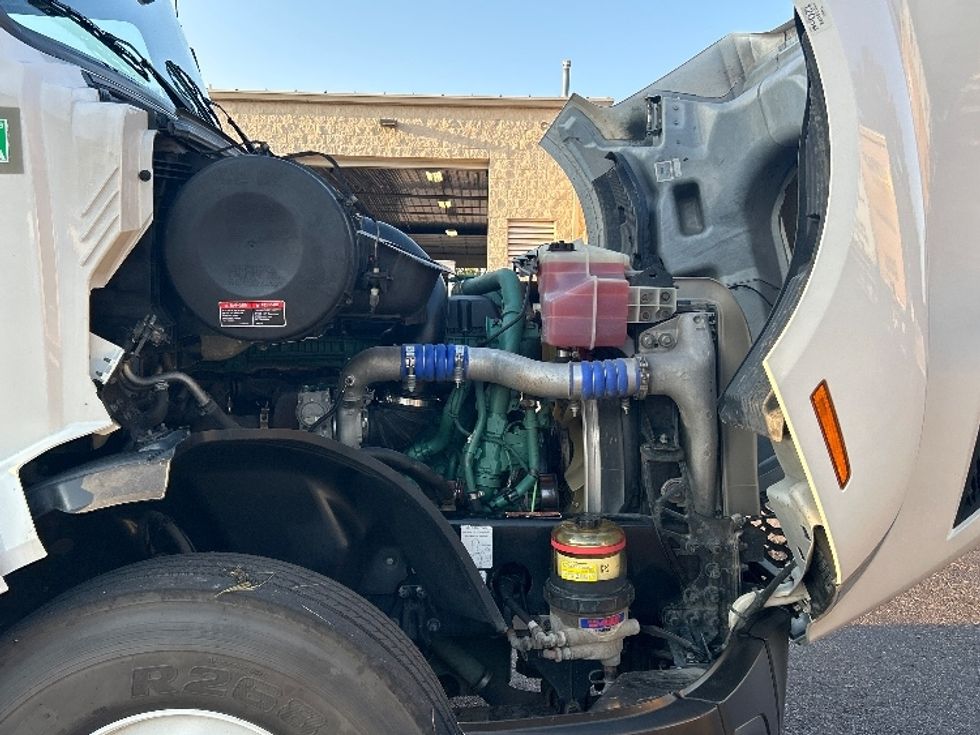 Sleeper Tractor-Heavy Duty Tractors-Volvo-2021-VNL64760-Olive Branch-MS-490,805\n\t\tmiles-$ 73,500 - Image 20