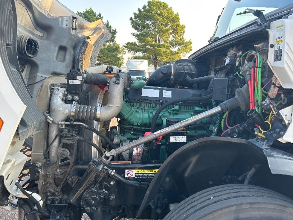 Sleeper Tractor-Heavy Duty Tractors-Volvo-2021-VNL64760-Olive Branch-MS-490,805\n\t\tmiles-$ 73,500 - Image 21