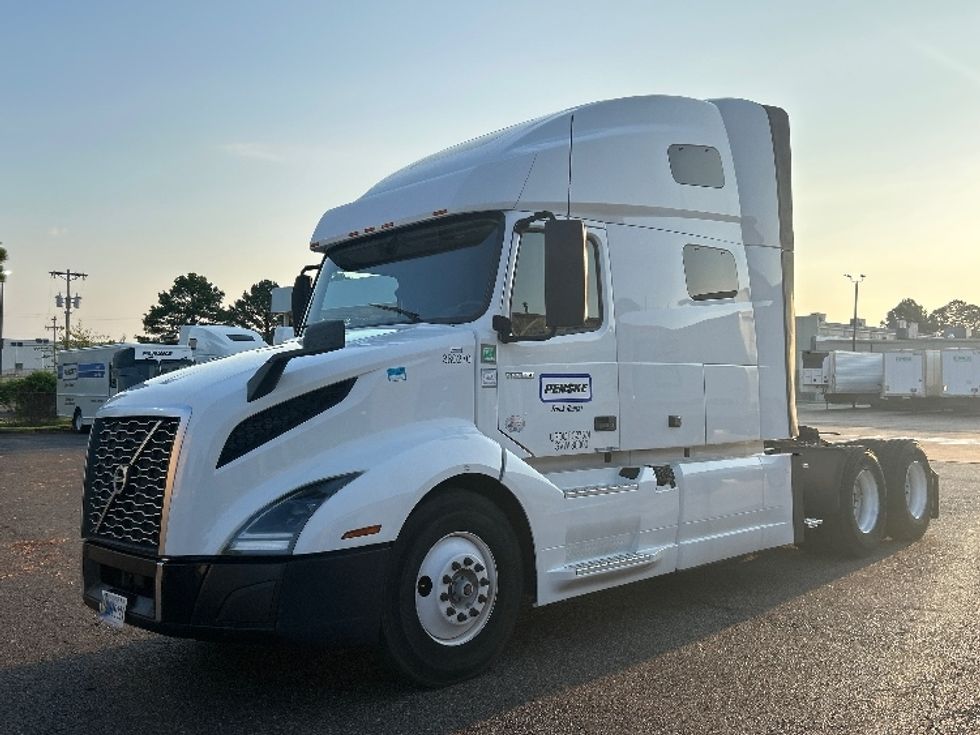 Sleeper Tractor-Heavy Duty Tractors-Volvo-2021-VNL64760-Olive Branch-MS-490,805\n\t\tmiles-$ 73,500 - Image 3