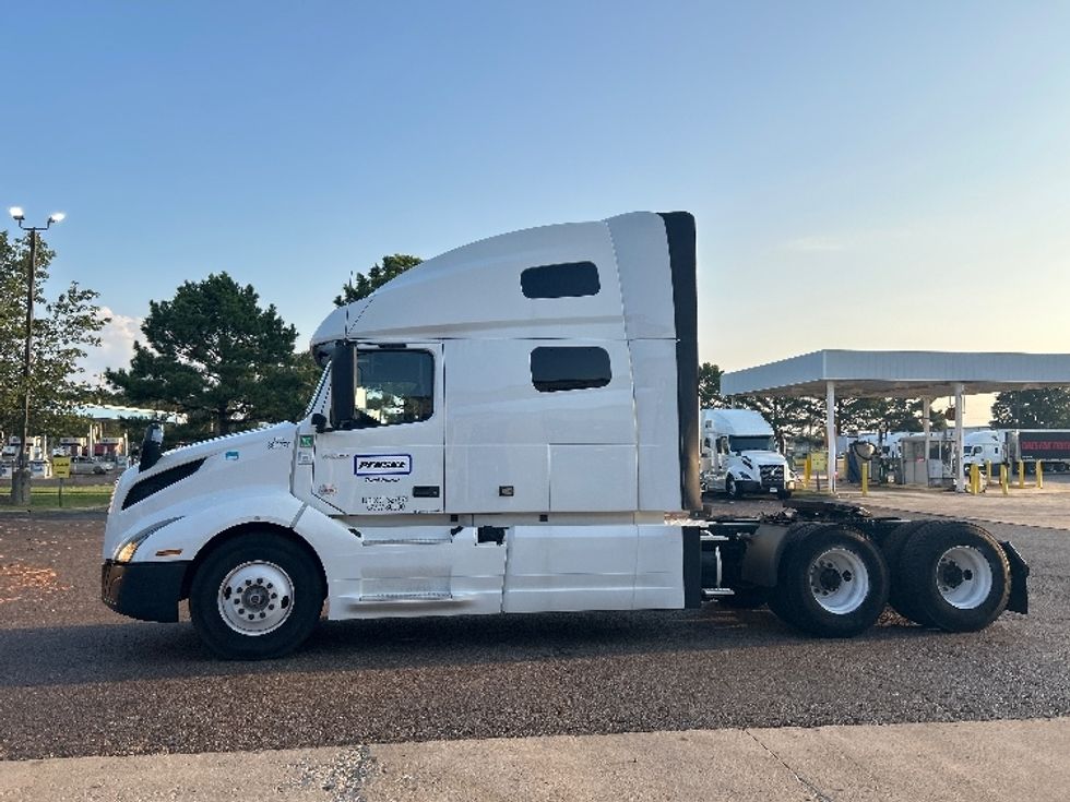 Sleeper Tractor-Heavy Duty Tractors-Volvo-2021-VNL64760-Olive Branch-MS-490,805\n\t\tmiles-$ 73,500 - Image 4