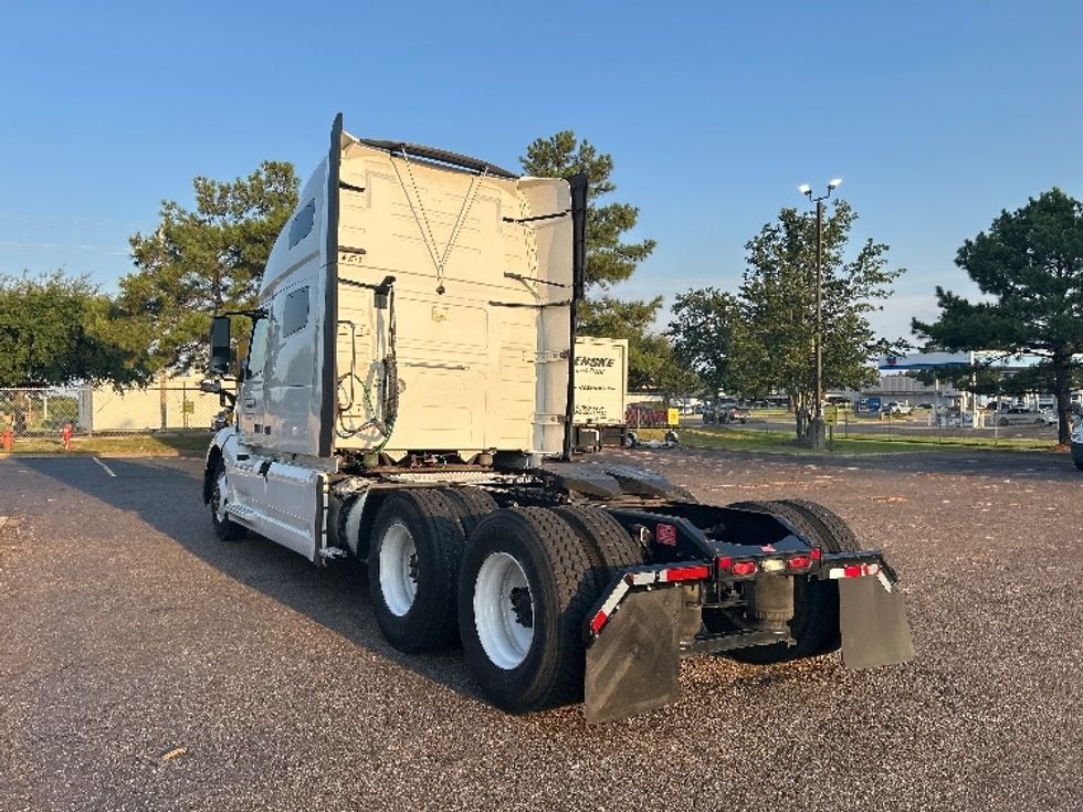 Sleeper Tractor-Heavy Duty Tractors-Volvo-2021-VNL64760-Olive Branch-MS-490,805\n\t\tmiles-$ 73,500 - Image 5