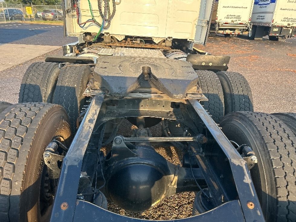 Sleeper Tractor-Heavy Duty Tractors-Volvo-2021-VNL64760-Olive Branch-MS-490,805\n\t\tmiles-$ 73,500 - Image 6