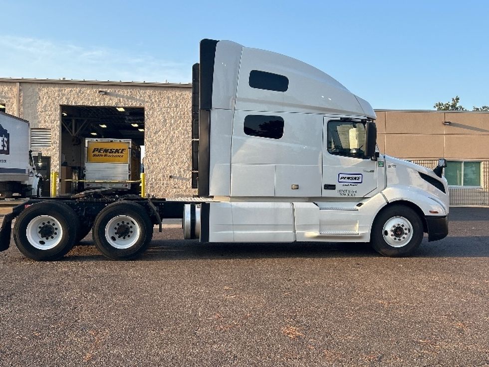 Sleeper Tractor-Heavy Duty Tractors-Volvo-2021-VNL64760-Olive Branch-MS-490,805\n\t\tmiles-$ 73,500 - Image 8