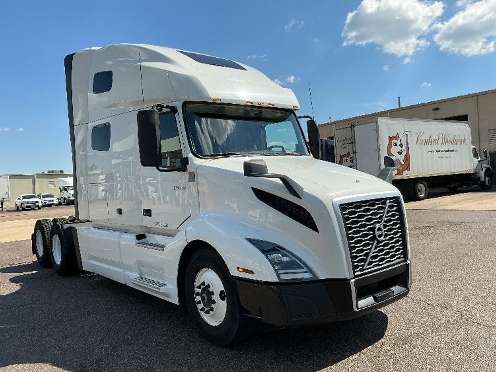 Sleeper Tractor-Heavy Duty Tractors-Volvo-2021-VNL64760-Olive Branch-MS-515,088\n\t\tmiles-$ 68,000 - Image 1