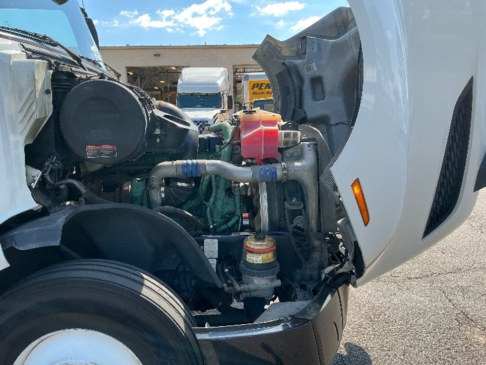 Sleeper Tractor-Heavy Duty Tractors-Volvo-2021-VNL64760-Olive Branch-MS-515,088\n\t\tmiles-$ 68,000 - Image 20