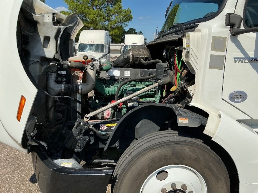 Sleeper Tractor-Heavy Duty Tractors-Volvo-2021-VNL64760-Olive Branch-MS-515,088\n\t\tmiles-$ 68,000 - Image 21