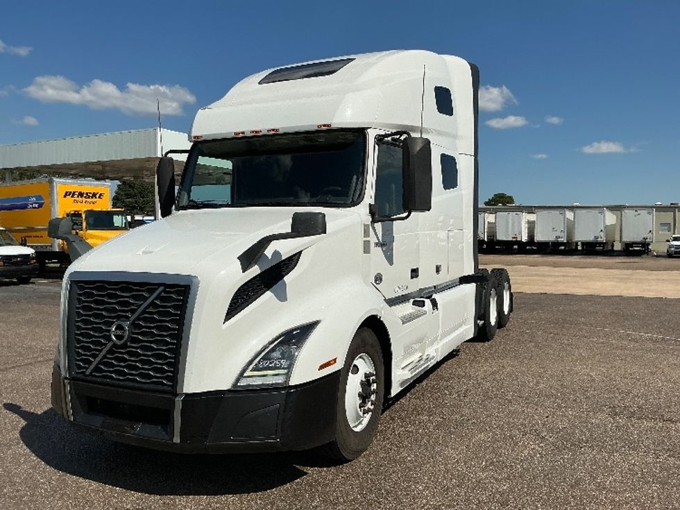 2021 Volvo Truck VNL photo 3