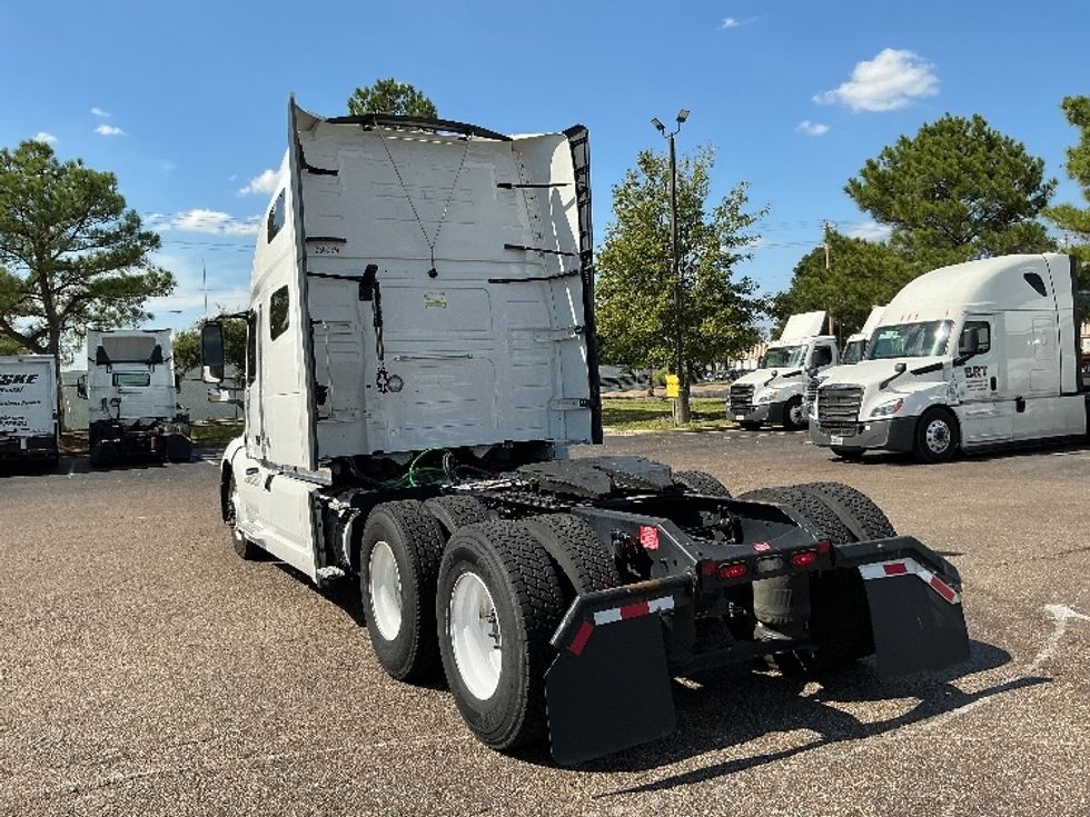 Sleeper Tractor-Heavy Duty Tractors-Volvo-2021-VNL64760-Olive Branch-MS-515,088\n\t\tmiles-$ 68,000 - Image 5