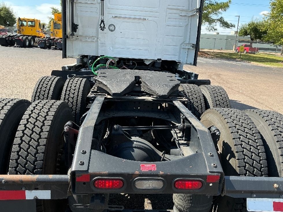 Sleeper Tractor-Heavy Duty Tractors-Volvo-2021-VNL64760-Olive Branch-MS-515,088\n\t\tmiles-$ 68,000 - Image 6