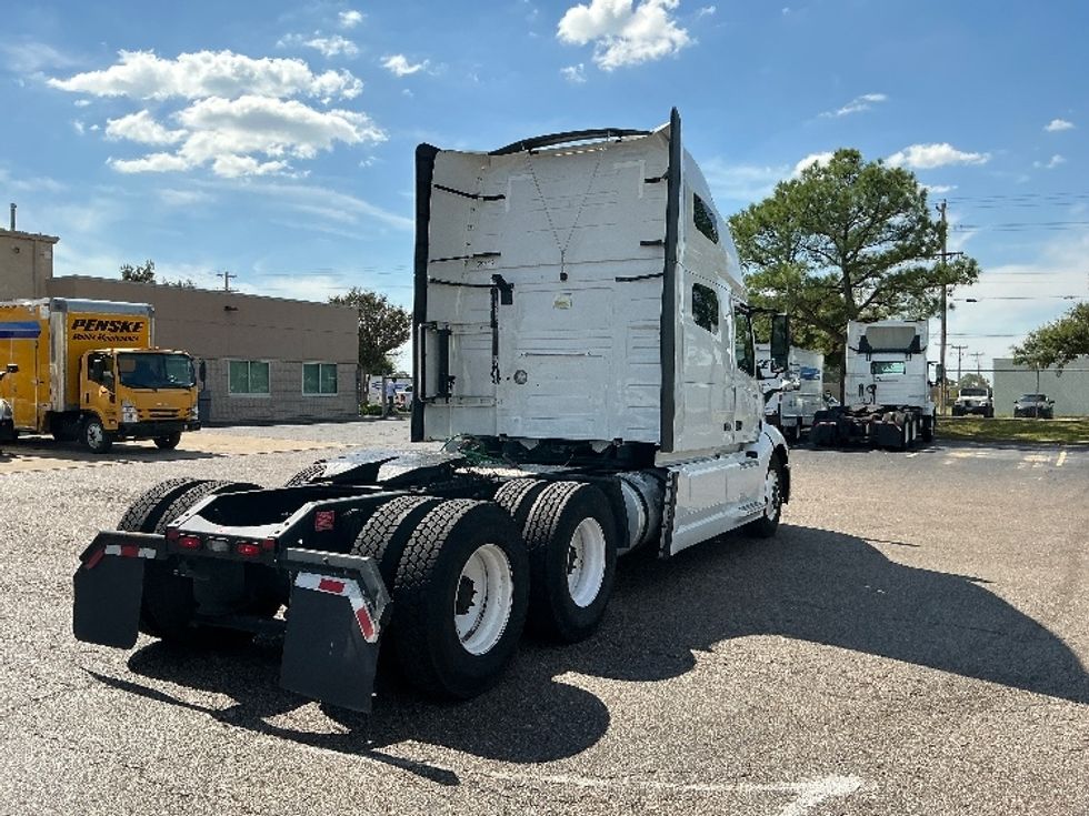 Sleeper Tractor-Heavy Duty Tractors-Volvo-2021-VNL64760-Olive Branch-MS-515,088\n\t\tmiles-$ 68,000 - Image 7