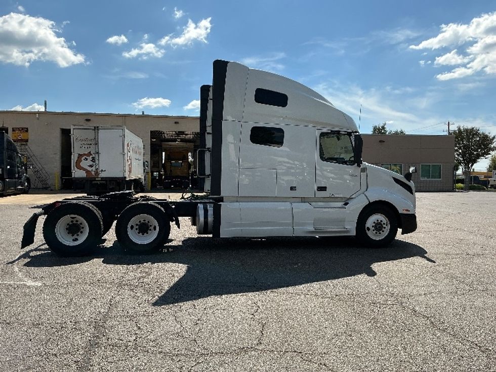 Sleeper Tractor-Heavy Duty Tractors-Volvo-2021-VNL64760-Olive Branch-MS-515,088\n\t\tmiles-$ 68,000 - Image 8