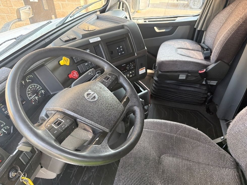Sleeper Tractor-Heavy Duty Tractors-Volvo-2021-VNL64760-Parsippany-NJ-606,194\n\t\tmiles-$ 58,750 - Image 10
