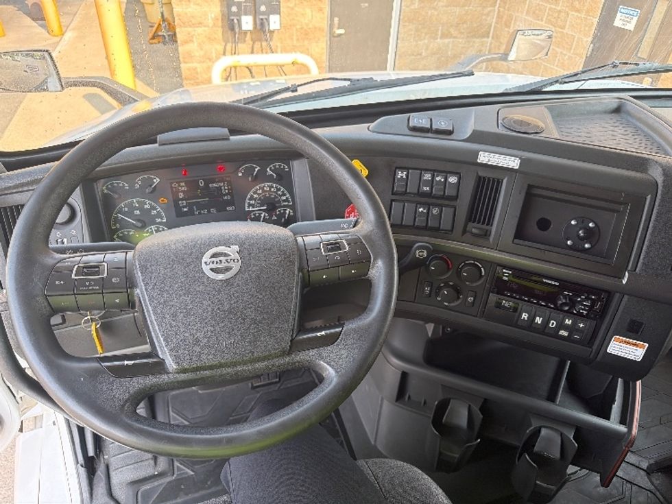 Sleeper Tractor-Heavy Duty Tractors-Volvo-2021-VNL64760-Parsippany-NJ-606,194\n\t\tmiles-$ 58,750 - Image 11