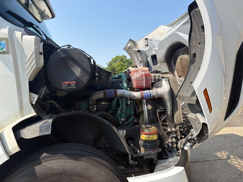Sleeper Tractor-Heavy Duty Tractors-Volvo-2021-VNL64760-Parsippany-NJ-606,194\n\t\tmiles-$ 58,750 - Image 20
