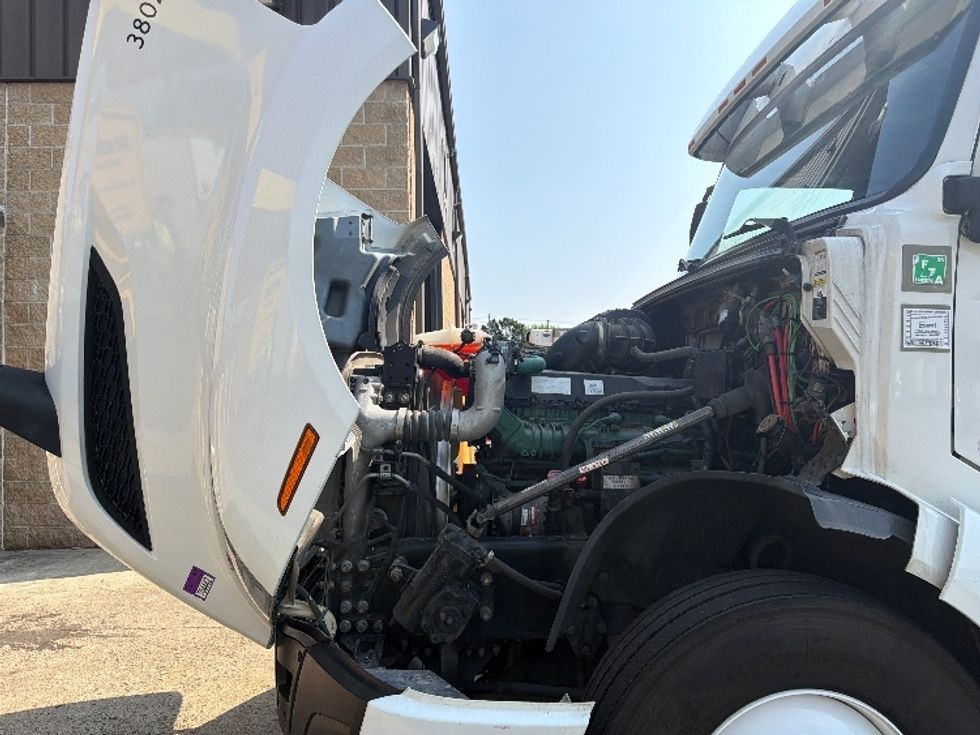 Sleeper Tractor-Heavy Duty Tractors-Volvo-2021-VNL64760-Parsippany-NJ-606,194\n\t\tmiles-$ 58,750 - Image 21