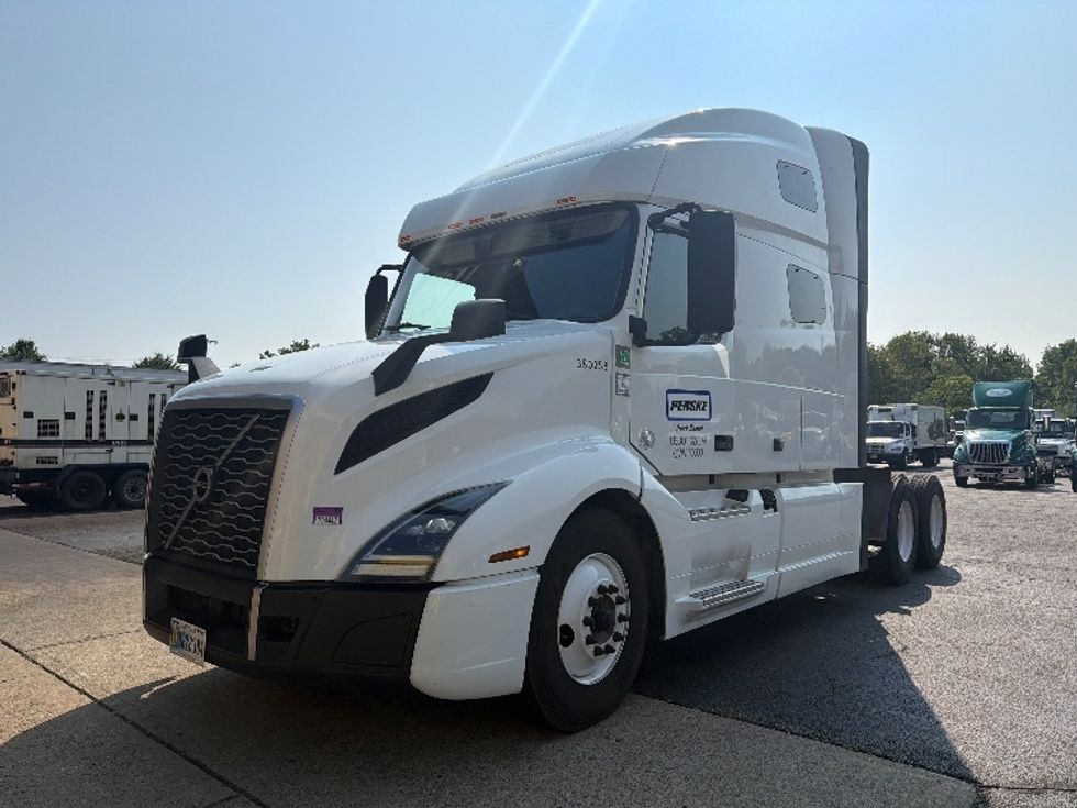 Sleeper Tractor-Heavy Duty Tractors-Volvo-2021-VNL64760-Parsippany-NJ-606,194\n\t\tmiles-$ 58,750 - Image 3