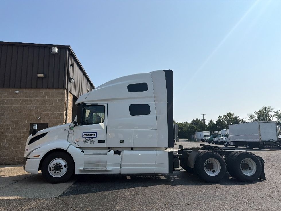 Sleeper Tractor-Heavy Duty Tractors-Volvo-2021-VNL64760-Parsippany-NJ-606,194\n\t\tmiles-$ 58,750 - Image 4