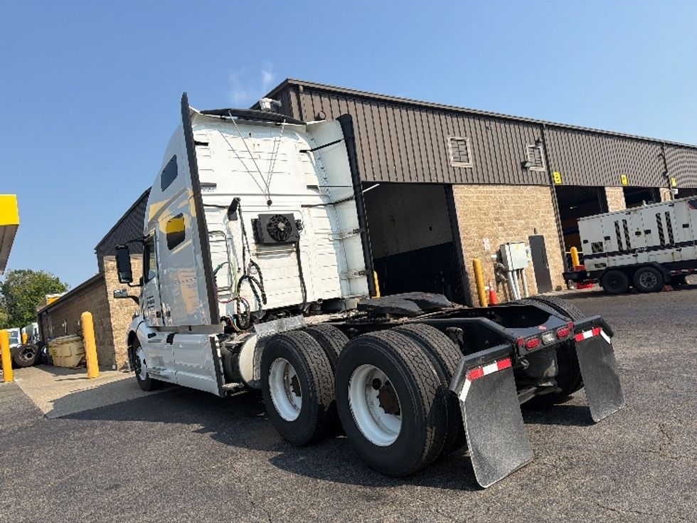 Sleeper Tractor-Heavy Duty Tractors-Volvo-2021-VNL64760-Parsippany-NJ-606,194\n\t\tmiles-$ 58,750 - Image 5