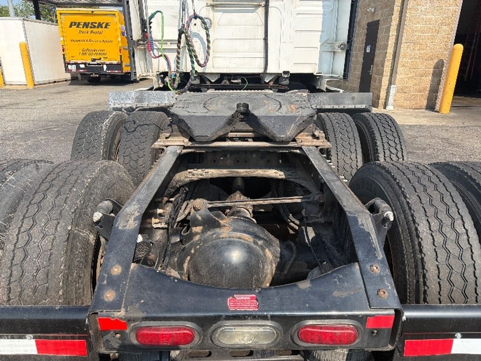 Sleeper Tractor-Heavy Duty Tractors-Volvo-2021-VNL64760-Parsippany-NJ-606,194\n\t\tmiles-$ 58,750 - Image 6
