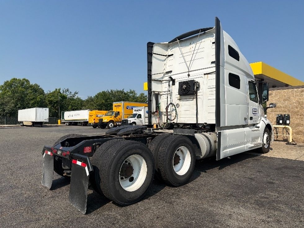 Sleeper Tractor-Heavy Duty Tractors-Volvo-2021-VNL64760-Parsippany-NJ-606,194\n\t\tmiles-$ 58,750 - Image 7