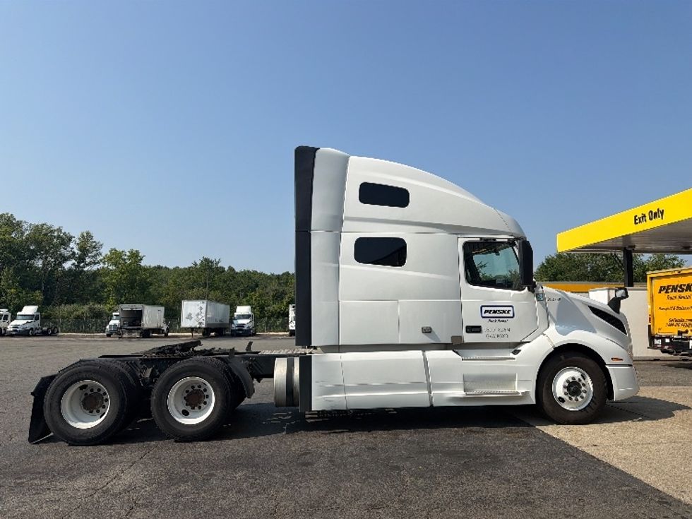 Sleeper Tractor-Heavy Duty Tractors-Volvo-2021-VNL64760-Parsippany-NJ-606,194\n\t\tmiles-$ 58,750 - Image 8