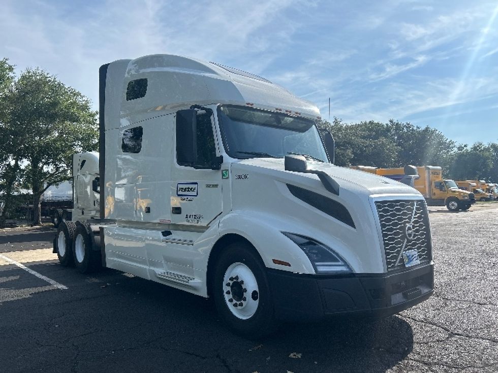 Sleeper Tractor-Heavy Duty Tractors-Volvo-2021-VNL64760-Pensacola-FL-531,997\n\t\tmiles-$ 72,000 - Image 1