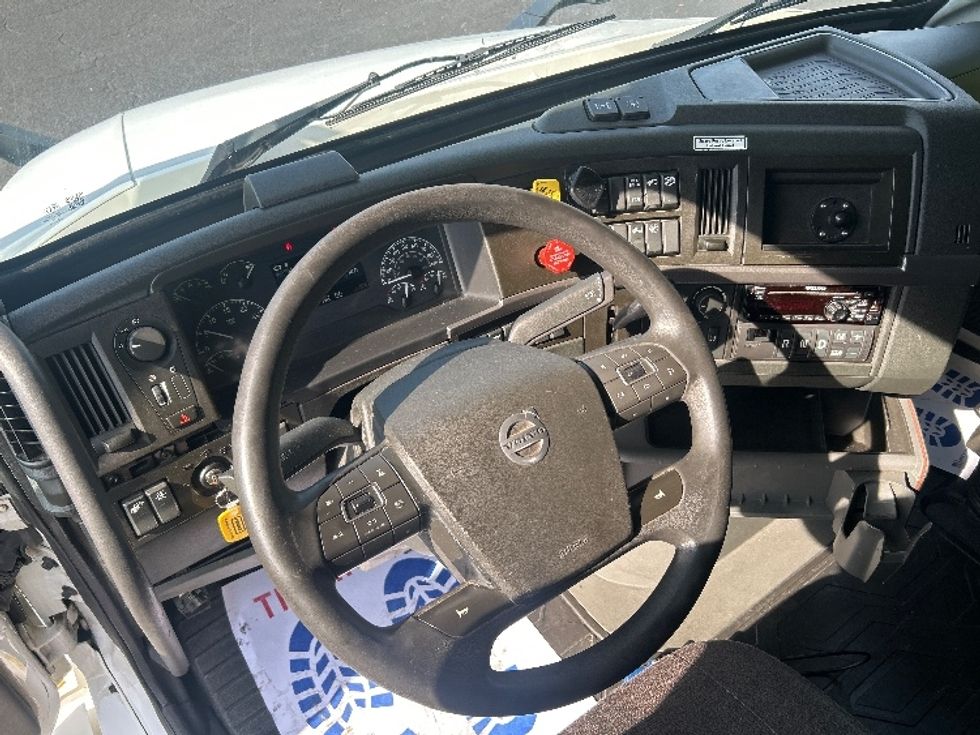 Sleeper Tractor-Heavy Duty Tractors-Volvo-2021-VNL64760-Pensacola-FL-531,997\n\t\tmiles-$ 72,000 - Image 10
