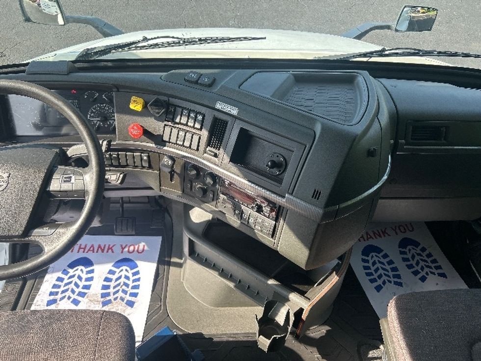 Sleeper Tractor-Heavy Duty Tractors-Volvo-2021-VNL64760-Pensacola-FL-531,997\n\t\tmiles-$ 72,000 - Image 12
