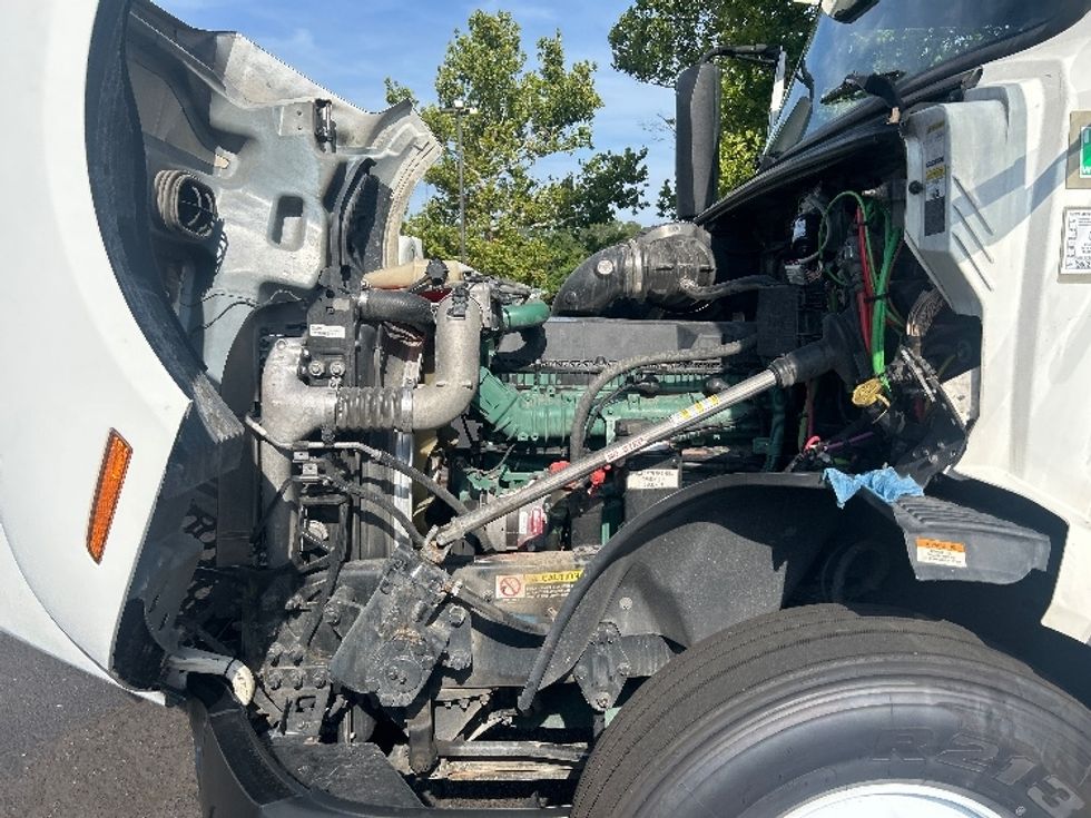 Sleeper Tractor-Heavy Duty Tractors-Volvo-2021-VNL64760-Pensacola-FL-531,997\n\t\tmiles-$ 72,000 - Image 21