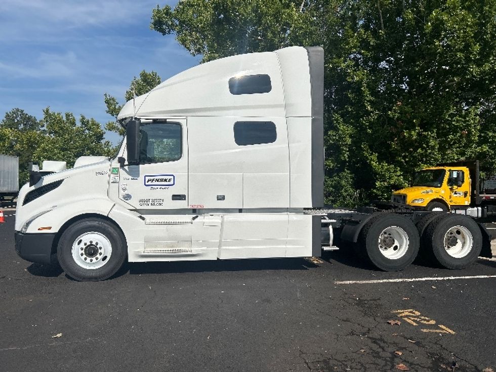 Sleeper Tractor-Heavy Duty Tractors-Volvo-2021-VNL64760-Pensacola-FL-531,997\n\t\tmiles-$ 72,000 - Image 4