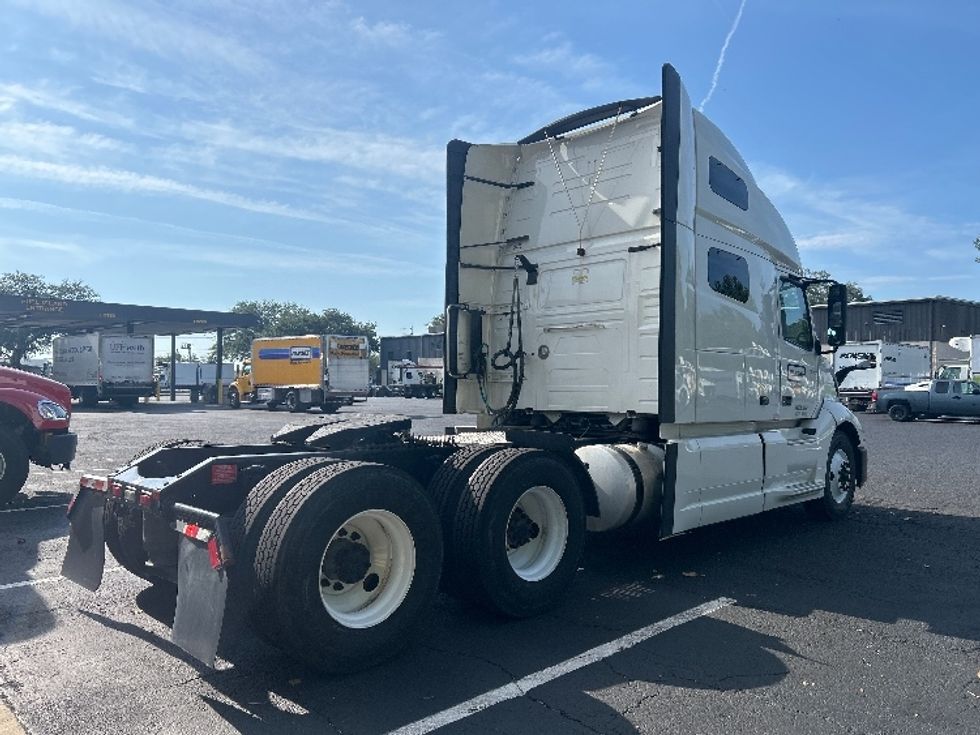 Sleeper Tractor-Heavy Duty Tractors-Volvo-2021-VNL64760-Pensacola-FL-531,997\n\t\tmiles-$ 72,000 - Image 7