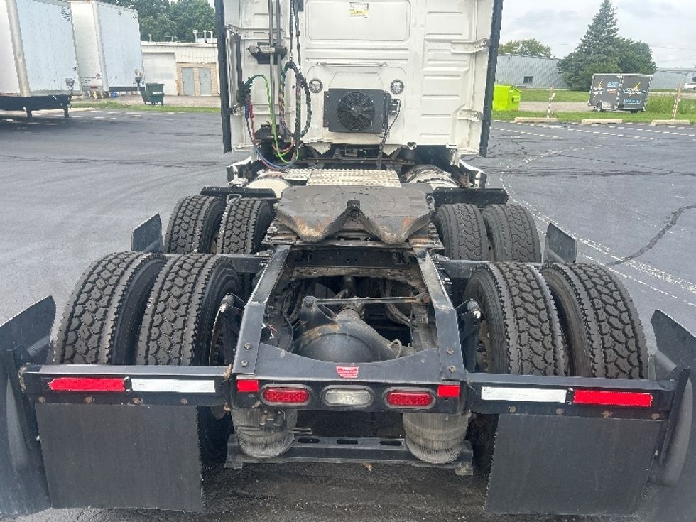 Sleeper Tractor-Heavy Duty Tractors-Volvo-2021-VNL64760-Pewaukee-WI-527,905\n\t\tmiles-$ 69,500 - Image 6
