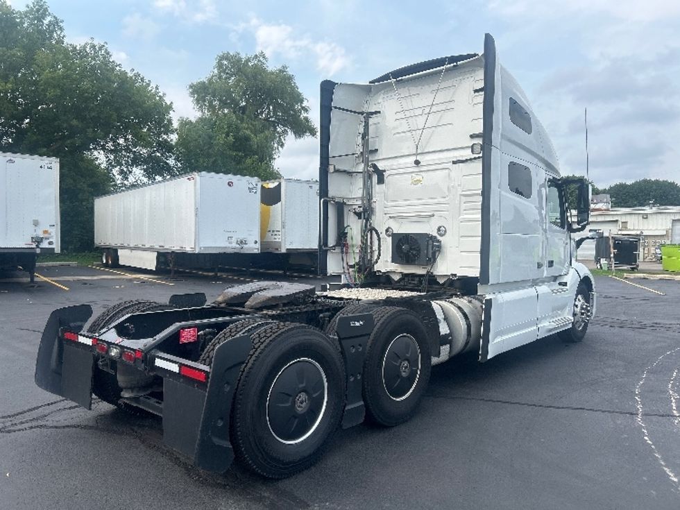 Sleeper Tractor-Heavy Duty Tractors-Volvo-2021-VNL64760-Pewaukee-WI-527,905\n\t\tmiles-$ 69,500 - Image 7